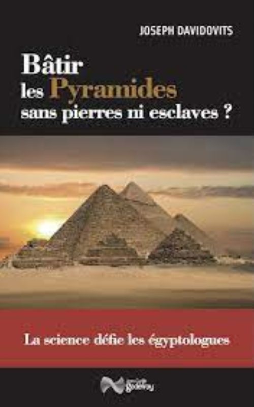 Batir les pyramides sans pierres ni esclaves ?